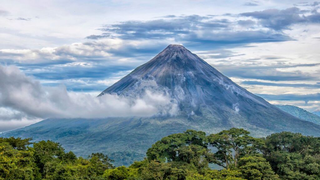 Exploring the Fiery Wonders:<br> A Comprehensive Guide to the Volcanoes of Costa Rica</br> 2 Hummingbird Watching a scenic mountain view ideal for bird watching